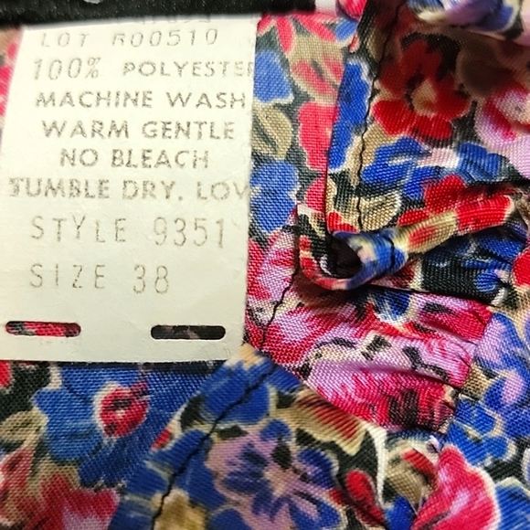 VTG | Multicolored Floral Print Blouse W/ Floppy Bow Tie - Picture 14 of 14
